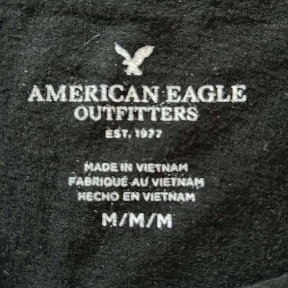 Graphic T-shirt - Picture 4 of 4